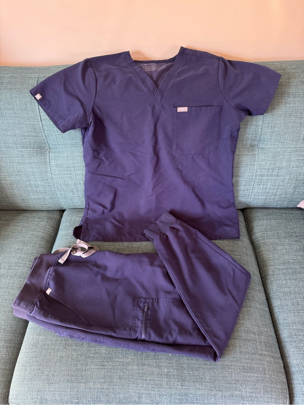 FIGS Woman’s Navy Scrub set